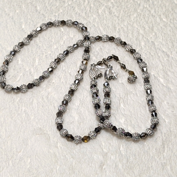 Vintage Trifari Crown 1962 White Rhodium Beaded Necklace "Electra Collection" - Picture 15 of 15